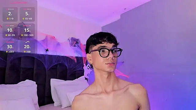 Snapshot of Phillicious__ chatting on 10/22/25, 09:36 Phillicious online show from 10/22/25, 09:36