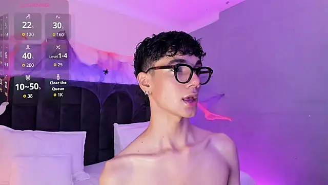 Snapshot of Phillicious__ chatting on 10/29/25, 09:49 Phillicious online show from 10/29/25, 09:49