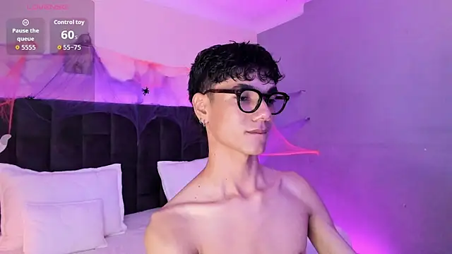 Snapshot of Phillicious__ chatting on 10/30/25, 11:38 Phillicious online show from 10/30/25, 11:38