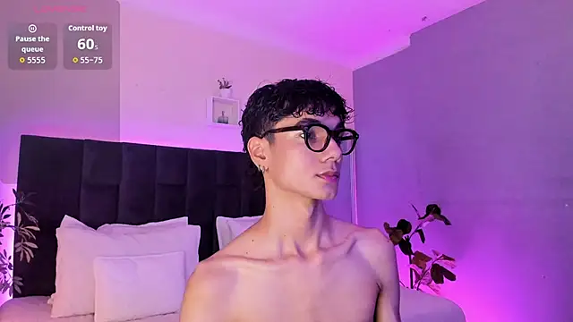 Snapshot of Phillicious__ chatting on 11/06/25, 11:37 Phillicious online show from 11/06/25, 11:37