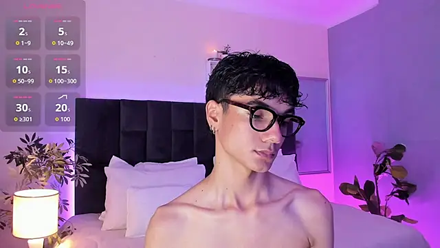 Snapshot of Phillicious__ chatting on 11/07/25, 10:21 Phillicious online show from 11/07/25, 10:21