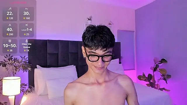 Snapshot of Phillicious__ chatting on 11/08/25, 10:08 Phillicious online show from 11/08/25, 10:08