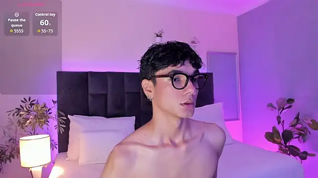 Snapshot of Phillicious__ chatting on 11/16/25, 09:53 Phillicious online show from 11/16/25, 09:53