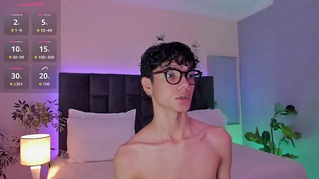 Snapshot of Phillicious__ chatting on 11/30/25, 12:36 Phillicious online show from 11/30/25, 12:36