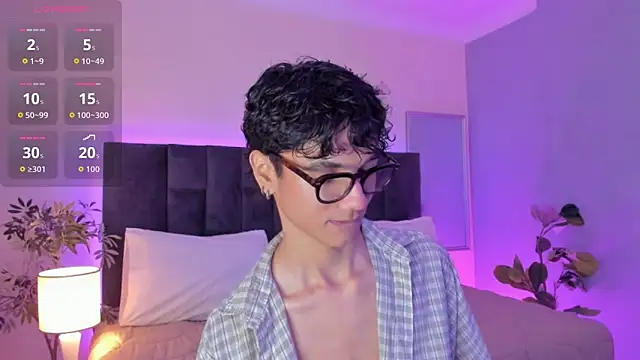 Snapshot of Phillicious__ chatting on 12/01/25, 09:31 Phillicious online show from 12/01/25, 09:31