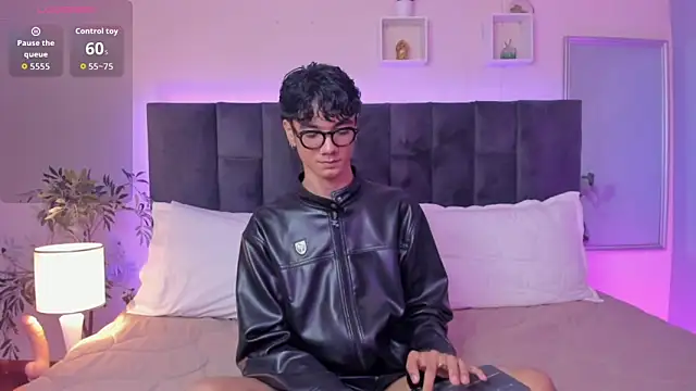 Snapshot of Phillicious__ chatting on 12/03/25, 10:30 Phillicious online show from 12/03/25, 10:30