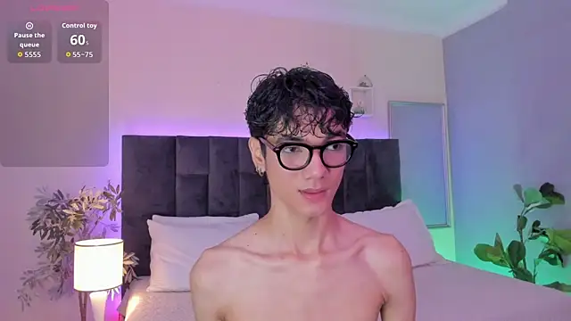 Snapshot of Phillicious__ chatting on 12/14/25, 12:16 Phillicious online show from 12/14/25, 12:16