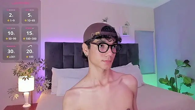 Snapshot of Phillicious__ chatting on 12/19/25, 11:23 Phillicious online show from 12/19/25, 11:23