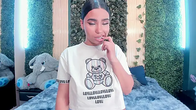 Snapshot of KhateAndersson chatting on 12/22/25, 08:50 KhateAndersson online show from 12/22/25, 08:50