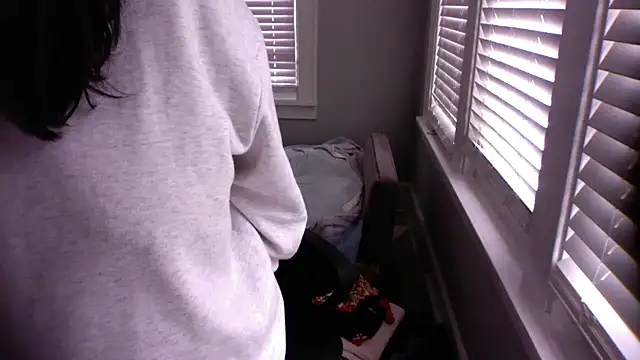 Snapshot of furikitty chatting on 11/11/25, 05:57 furikitty online show from 11/11/25, 05:57