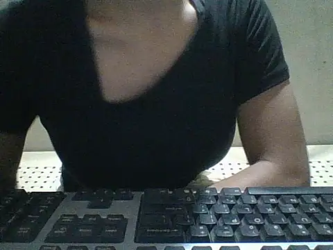 Snapshot of Skinny_PinayGirljust18 chatting on 02/27/26, 01:00 Skinny PinayGirljust18 online show from 02/27/26, 01:00