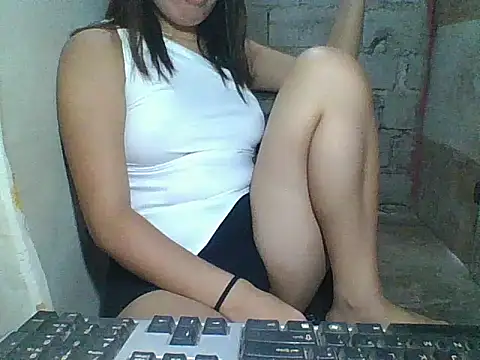Skinny PinayGirljust18 online show from 06/10/26, 11:03