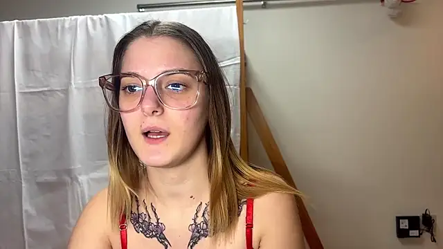 SuzyMiu online show from 11/11/25, 10:26