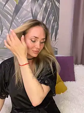 Affectionate lady online show from 10/04/25, 10:52