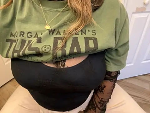 MissElizabethXoXo online show from 11/16/25, 10:15