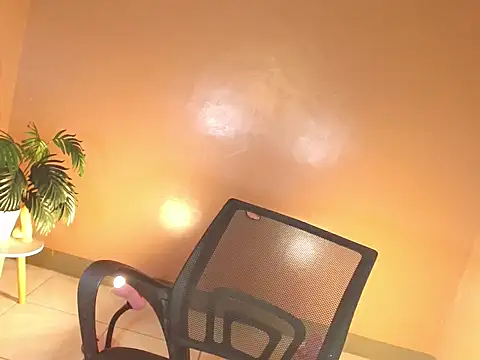 seductivehugecumontopx online show from 11/12/25, 10:04