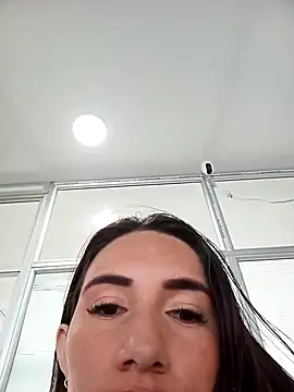 Snapshot of xxx_Alice_ chatting on 10/13/25, 12:05 xxx Alice  online show from 10/13/25, 12:05