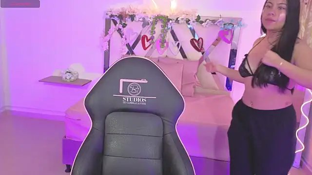 ZURY TAY online show from 10/02/25, 11:39