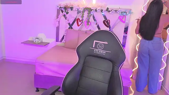 ZURY TAY online show from 10/03/25, 11:51