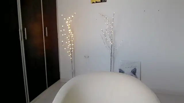 Darlyn big online show from 10/27/25, 08:46