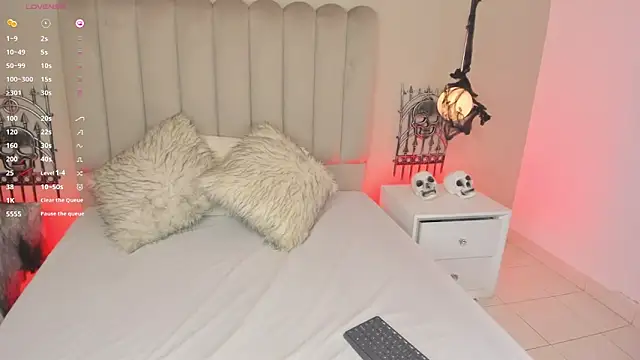 Snapshot of Dani_rosse_ chatting on 10/23/25, 12:37 Dani rosse online show from 10/23/25, 12:37