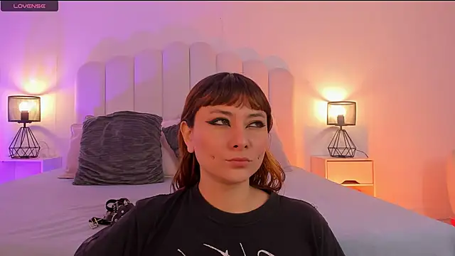 raven black  online show from 11/21/25, 12:48