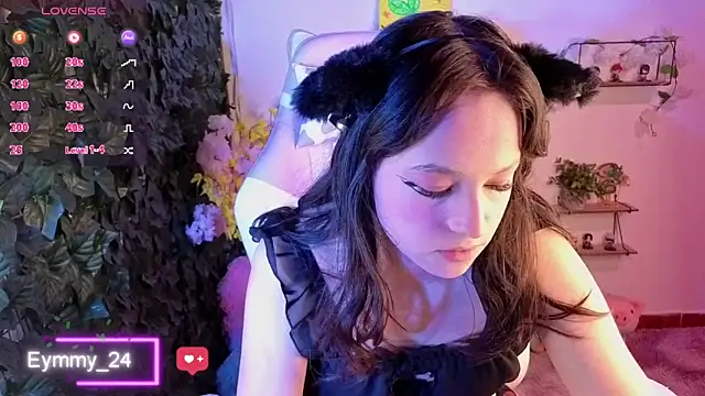 Snapshot of Eymmy_24 chatting on 06/07/26, 01:43 Eymmy 24 online show from 06/07/26, 01:43