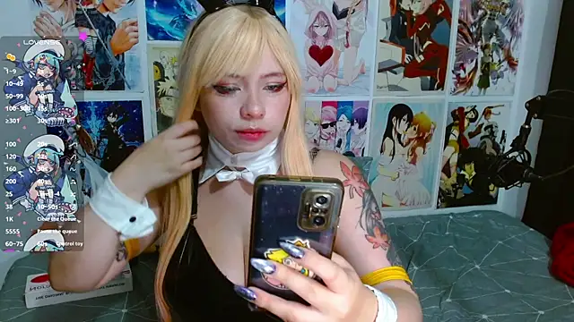 Snapshot of Lil-La chatting on 10/06/25, 10:56 Lil-La online show from 10/06/25, 10:56