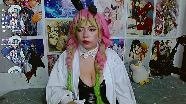 Snapshot of Lil-La chatting on 10/12/25, 11:31 Lil-La online show from 10/12/25, 11:31