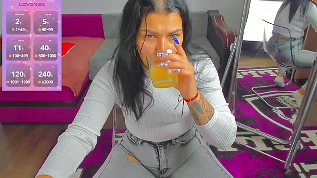 MiaKiittyy online show from 10/23/25, 04:39