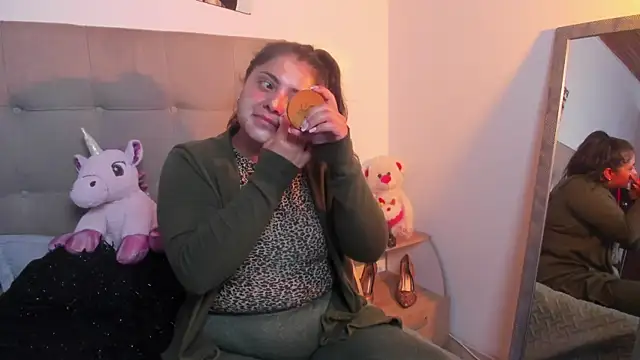 TifanyAmazinng online show from 11/12/25, 12:49