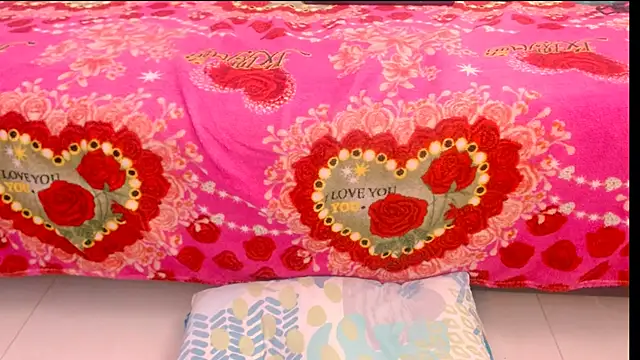 Snapshot of bellotabigtits18 chatting on 09/18/25, 02:35 bellotabigtits18 online show from 09/18/25, 02:35