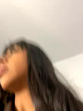 Aleja ruizz online show from 11/26/25, 08:21