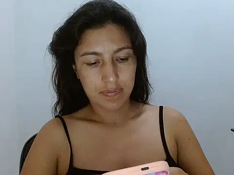 Snapshot of SarahFriendly chatting on 06/20/26, 01:30 SarahFriendly online show from 06/20/26, 01:30