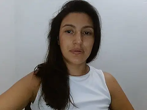 Snapshot of SarahFriendly chatting on 06/21/26, 04:37 SarahFriendly online show from 06/21/26, 04:37