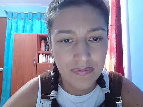 Snapshot of SarahFriendly chatting on 06/23/26, 03:32 SarahFriendly online show from 06/23/26, 03:32