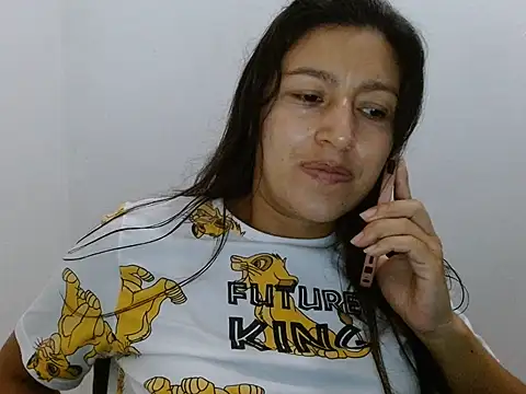 Snapshot of SarahFriendly chatting on 07/21/26, 11:23 SarahFriendly online show from 07/21/26, 11:23