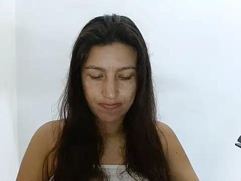 Snapshot of SarahFriendly chatting on 07/27/26, 11:39 SarahFriendly online show from 07/27/26, 11:39