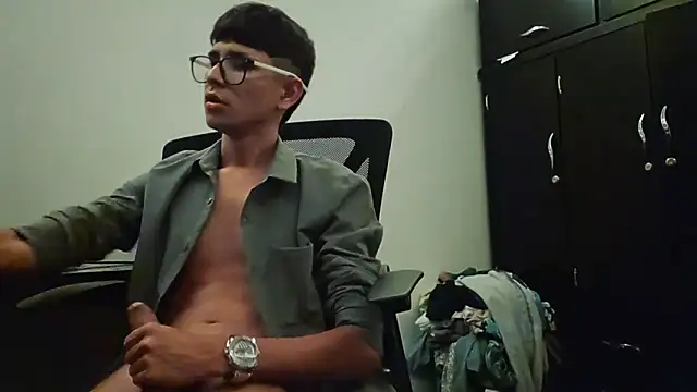 Snapshot of ElverCol chatting on 02/10/26, 02:59 ElverCol online show from 02/10/26, 02:59