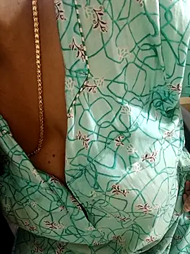 Snapshot of tami_lavanya chatting on 10/25/25, 11:29 tami lavanya online show from 10/25/25, 11:29