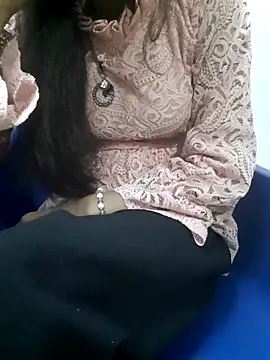 Snapshot of Aarti-kumri chatting on 10/08/25, 05:16 Aarti-kumri online show from 10/08/25, 05:16