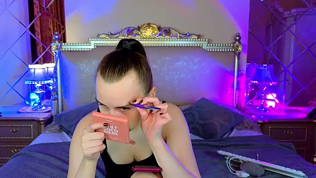 Kelly Cartier online show from 11/26/25, 12:17