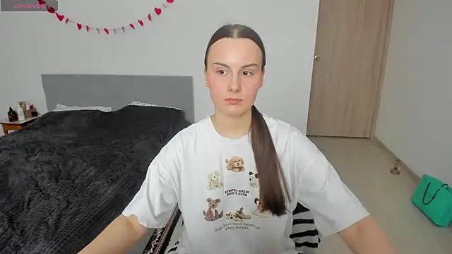 Snapshot of Kelly_Cartier chatting on 02/17/26, 12:01 Kelly Cartier online show from 02/17/26, 12:01