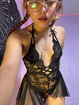 Snapshot of ZeziGamingg chatting on 02/18/26, 03:13 ZeziGamingg online show from 02/18/26, 03:13