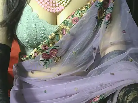 Snapshot of sheetal-sheetal95 chatting on 06/19/26, 06:45 sheetal-sheetal95 online show from 06/19/26, 06:45