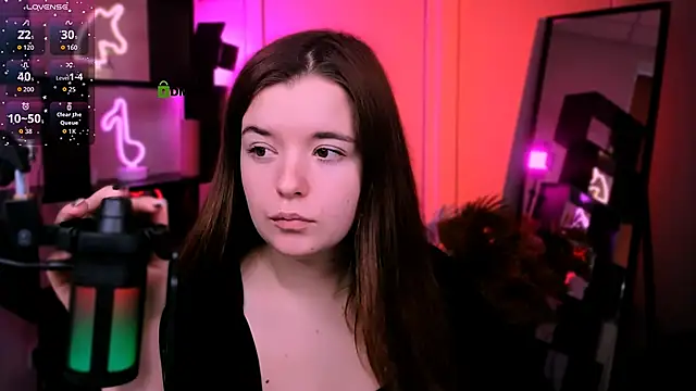 nika-still online show from 11/29/25, 10:29