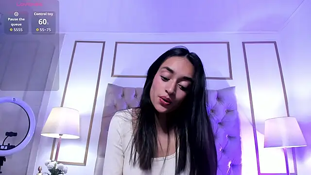 Snapshot of Leilani- chatting on 09/17/25, 12:51 Leilani- online show from 09/17/25, 12:51