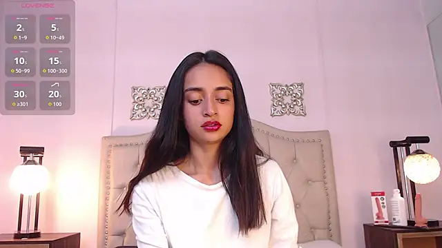 Snapshot of Leilani- chatting on 10/11/25, 01:42 Leilani- online show from 10/11/25, 01:42