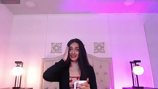 Snapshot of Leilani- chatting on 10/14/25, 03:35 Leilani- online show from 10/14/25, 03:35