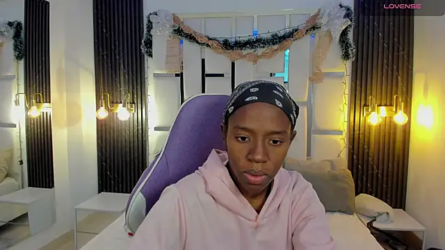  emma willliams  online show from 12/05/25, 01:31